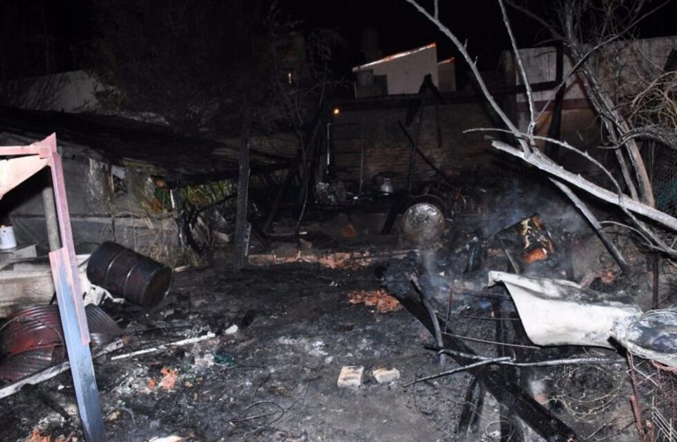 Impresionante incendio destruyó un vivero de la ciudad puntana