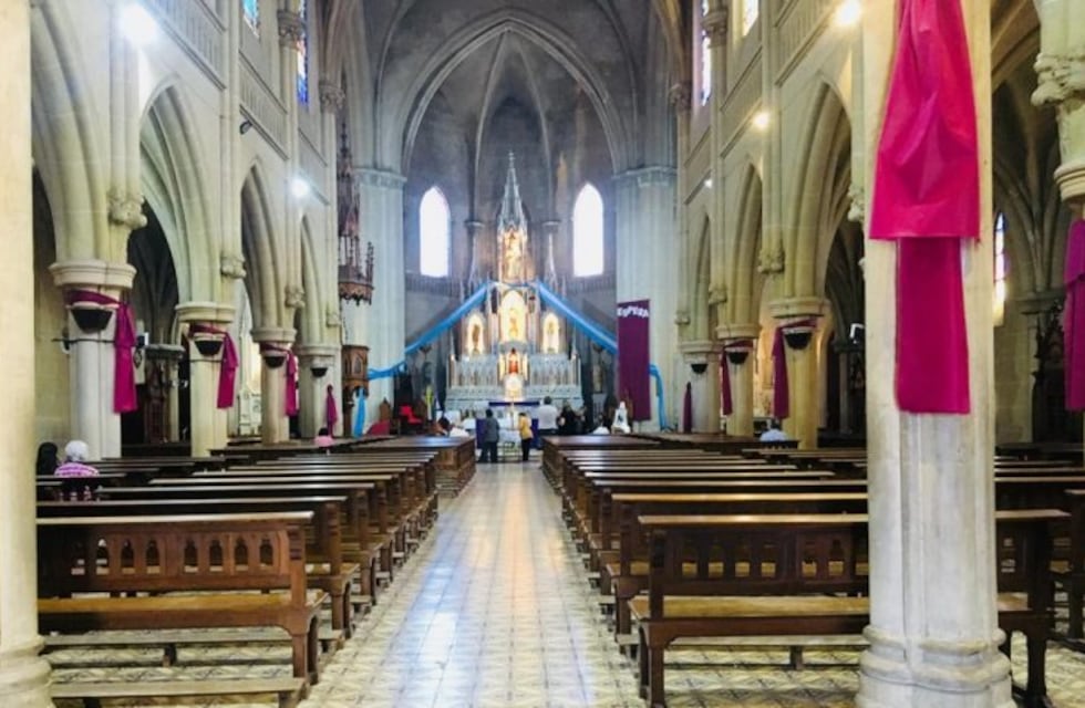 Último adiós a Miguel Hesayne en la Catedral de Azul