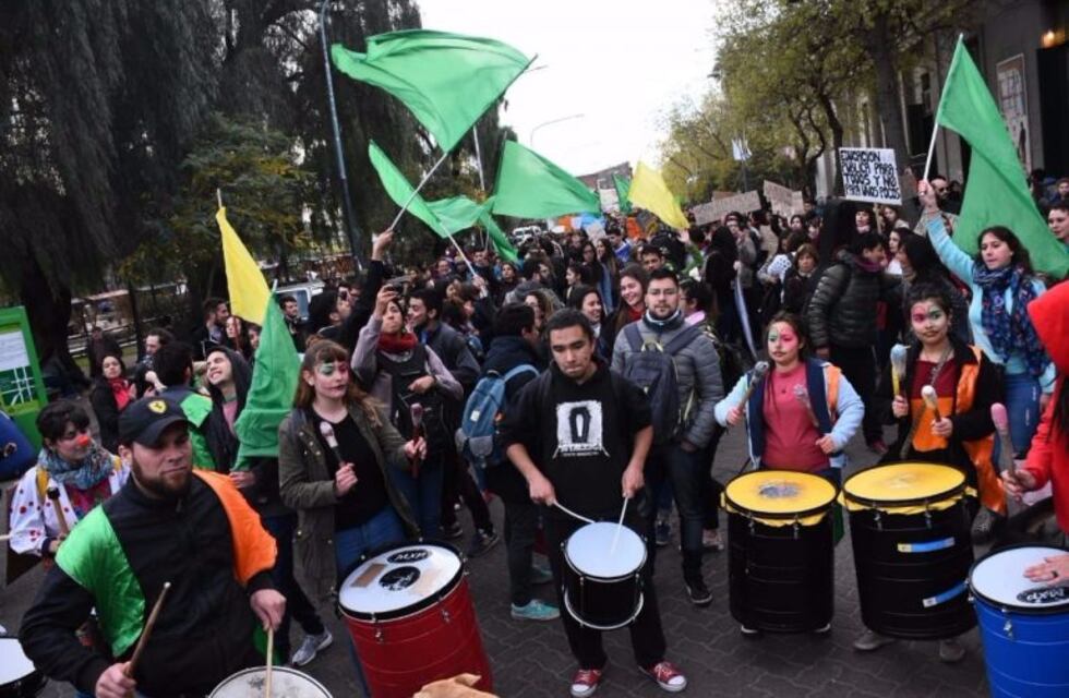 Docentes y alumnos sanluiseños se sumaron a la Marcha Federal Universitaria