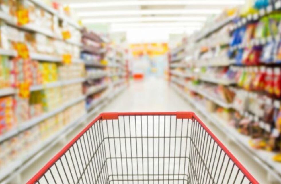 Detienen a una mujer por robar comida en un supermercado