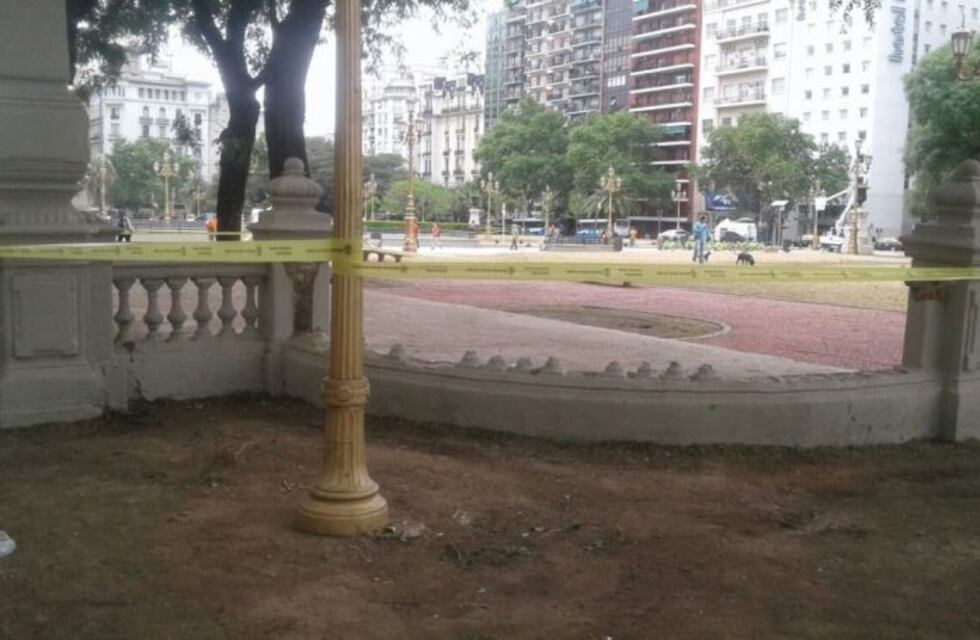 Así quedó la Plaza del Congreso tras los incidentes por la reforma previsional