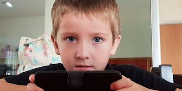 Lautaro, el pequeño que se cayó de un castillo inflable y logró recuperarse\u002E (El Doce TV)