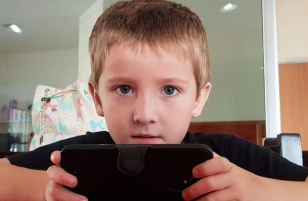 Habló el nene que cayó de un inflable en Mina Clavero: "Me maté de un golpe como en Fortnite"