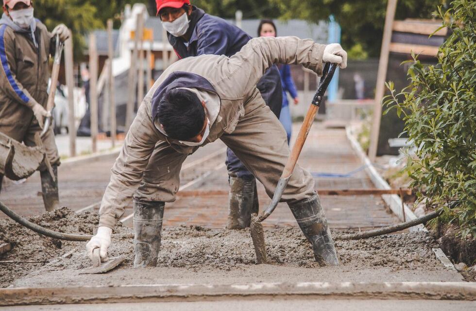 Comenzó el hormigonado de la Plaza Bomberos
