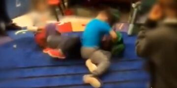 Un jardín organizaba peleas en un jardín de infantes