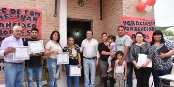 Las familias que accedieron a las nuevas viviendas se mostraron felices\u002E