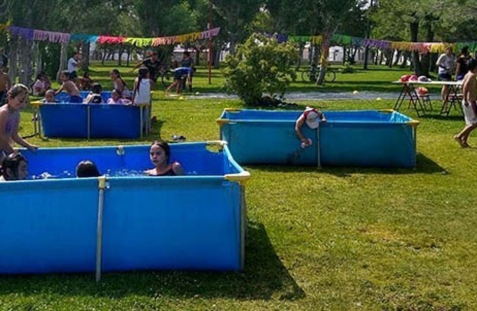 La plaza de Tecka se colmó de piletas "caseras"