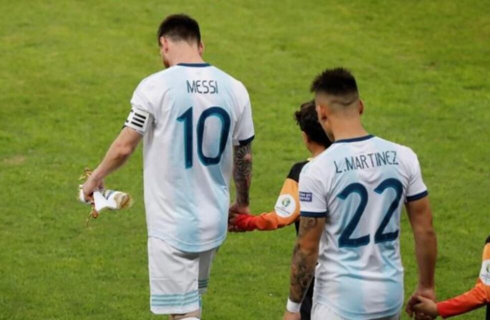 Lionel Messi y su tierno gesto con un nene antes de entrar a la cancha