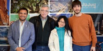El ministro de Cultura y Turismo de Jujuy, Federico Posadas, el director de RTA, Miguel Pereira, la directora general de la TV Central China, Hu Bo y el productor de la TV Pública Santiago Fain