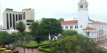 La entrega de maquinarias se realizó en la explanada de la Casa de Gobierno\u002E