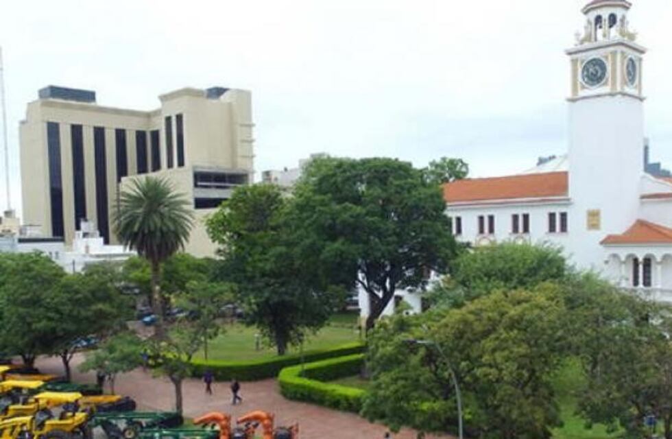 Gerardo Zamora entregó maquinarias intendencias, comunas y agencias de Desarrollo