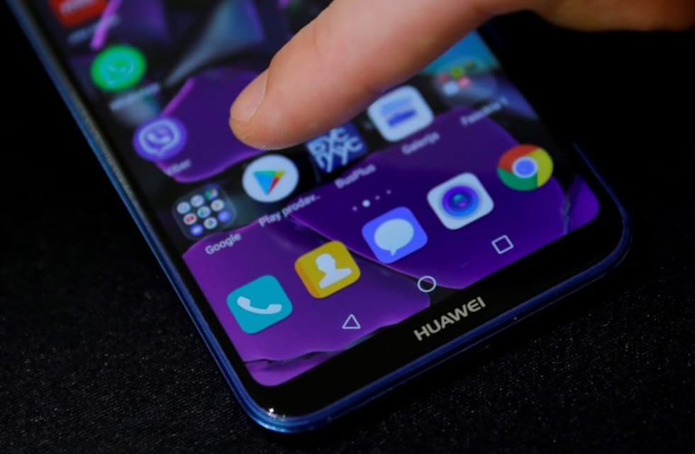 Detectaron siete aplicaciones diseñadas para espiar celulares de otras personas