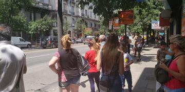 Asambleas de transporte urbano en Córdoba por protesta de choferes, colas en las paradas\u002E