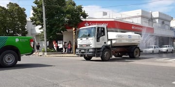 Coronavirus: la OMS advirtió que desinfectar las calles "no es recomendable y es peligroso"