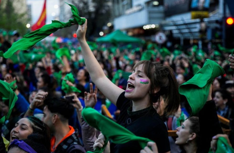 Polémica por las condiciones laborales de la policía bonaerenses en el Encuentro Feminista