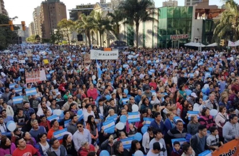 Una multitud marchó en Córdoba contra la legalización del aborto