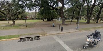 El impacto se produjo a la altura de Rodríguez\u002E (Google Street View)