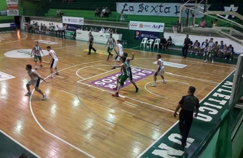 Una trompada al final del partido de Atalaya generó una gresca en Sunchales
