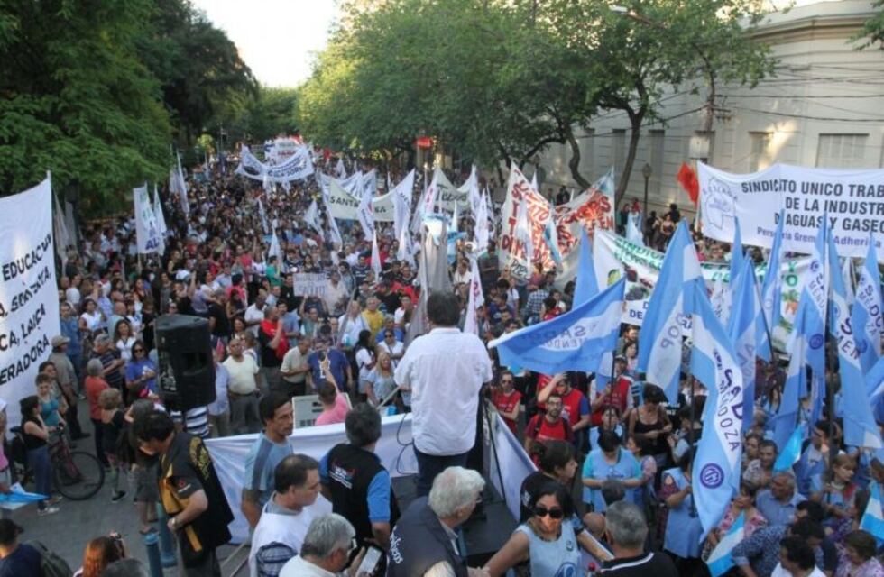 Capital de Mendoza multó a agrupaciones sindicalistas por corte de calles