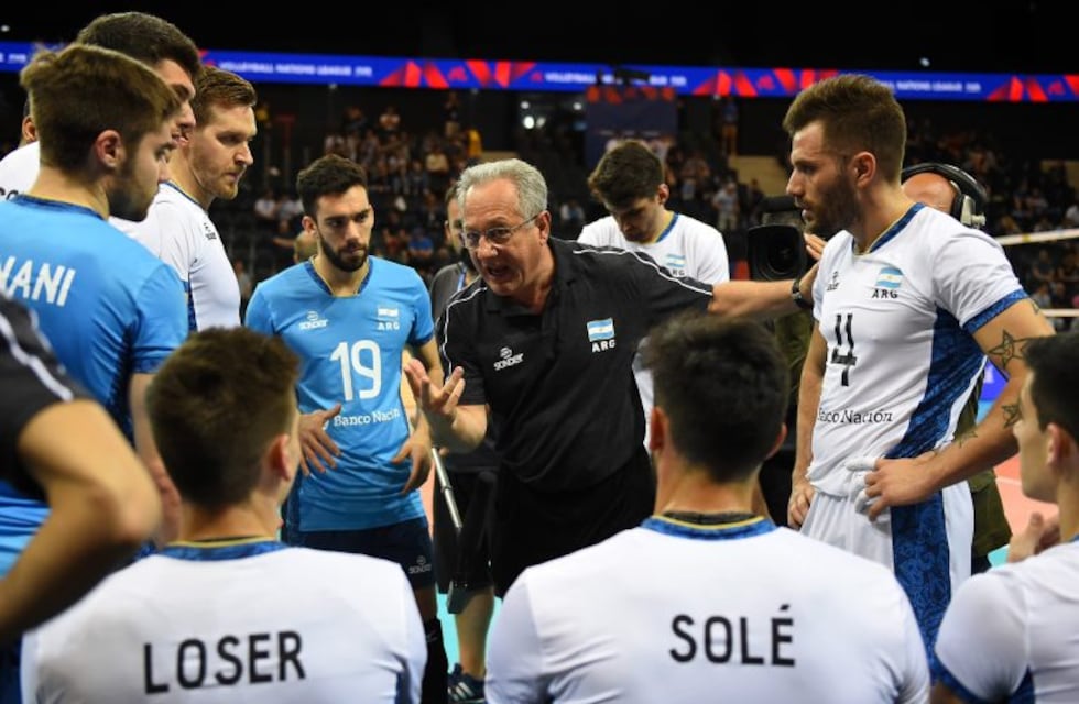 El entrenador de vóley Julio Velasco anunció su retiro