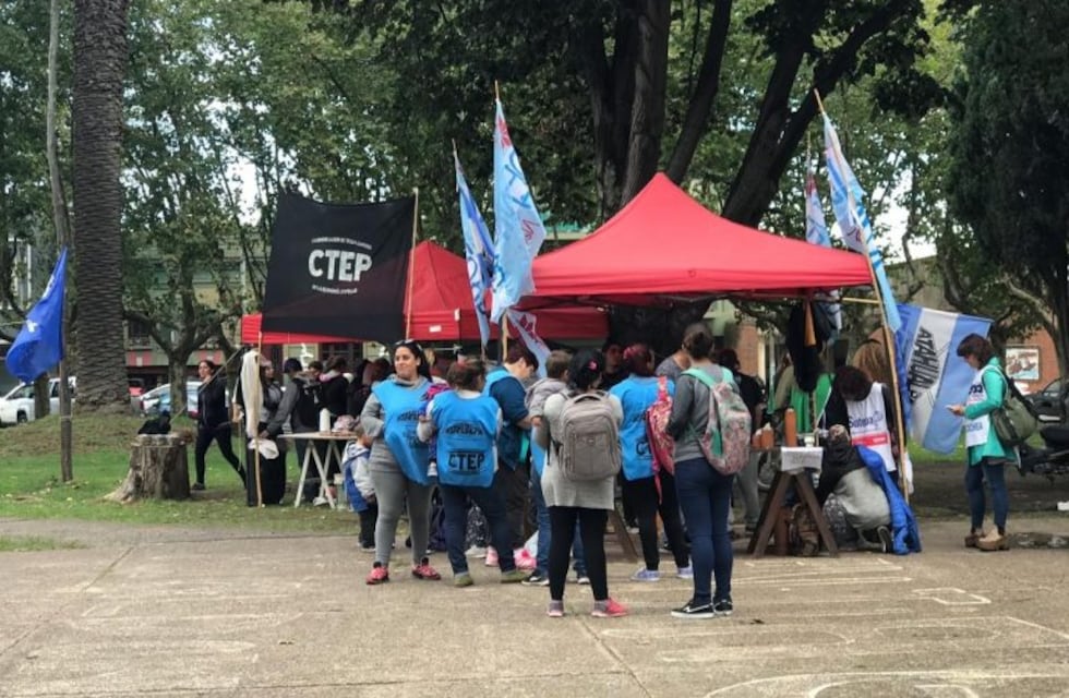 Olla popular frente a la Municipalidad: Movimientos sociales advierten que la situación empeora