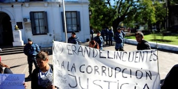 Protesta en San Miguel del Monte (Foto: Luciano Thieberger)