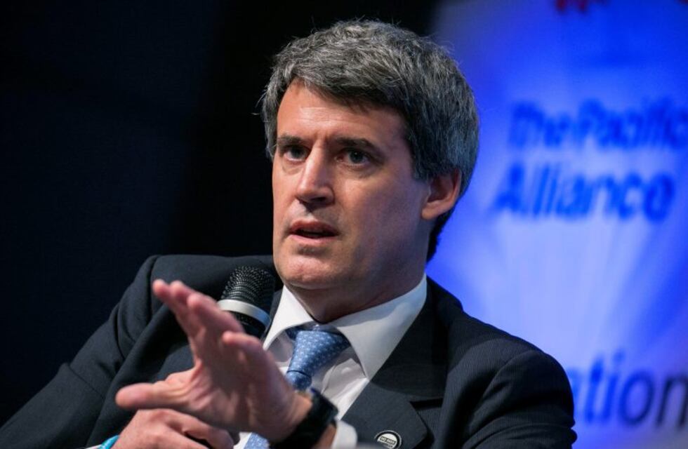 Prat Gay anunció que en el tercer trimestre del año la economía dejo de caer