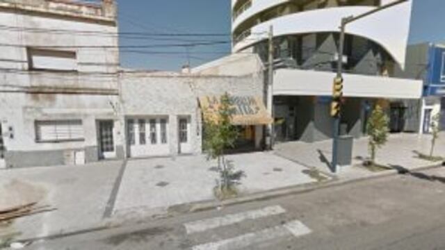 La policu00eda arribu00f3 al local luego de la huida de los delincuentes.