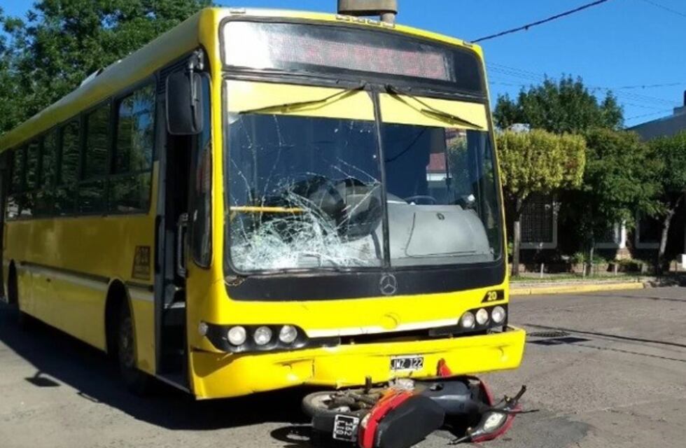 Murió el joven que fue atropellado por un colectivo interurbano en San Lorenzo