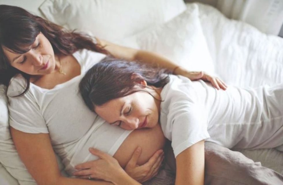 Fallo inédito: una pareja de mujeres consiguió licencia por maternidad para ambas