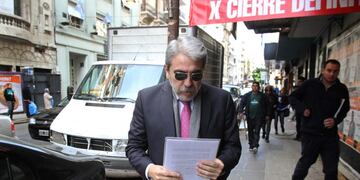 BUENOS AIRES 13/06/16, EL EX JEFE DE GABINETE ANu00cdBAL FERNu00c1NDEZ CONCURRIO ESTA MAu00d1ANA A LA OFICINA DE MEDIACIu00d3N PARA ENCONTRARSE CON LA TITULAR DE LA OFICINA ANTICORRUPCIu00d3N (OA) EN EL MARCO DE LA DENUNCIA DE LA FUNCIONARIA POR SUBSIDIOS OTORGADOS POR EL ES