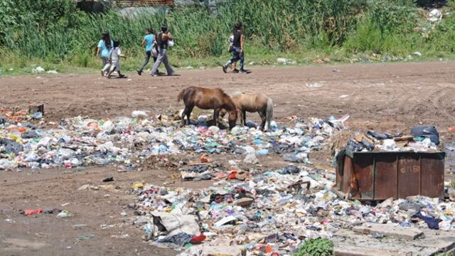 El Indec informó que más de 460 mil personas tienen carencias alimenticias y de servicios básicos\u002E