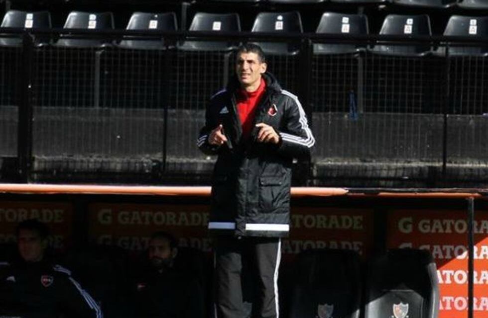 Tras el anuncio oficial de la salida de Osella, el plantel de Newell's entrenará bajo las órdenes de Vojvoda