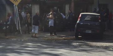 Un auto terminó incrustado en un panadería en la Sexta Sección luego de un choque contra otro rodado\u002E