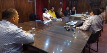 Los Antigüos: el intendente se reunió con las fuerzas de seguridad y de salud