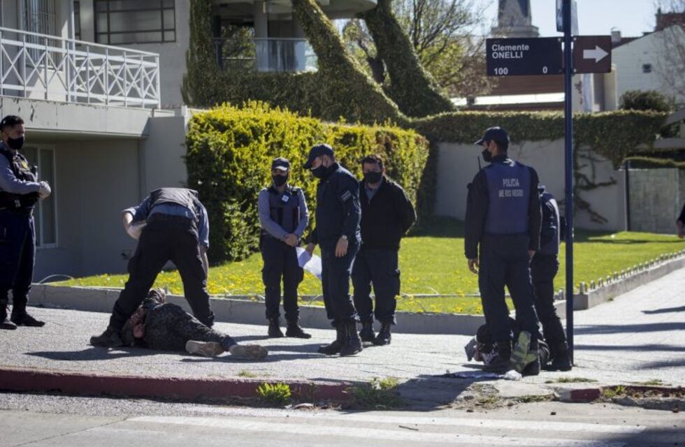 Fue diagnosticado con coronavirus y lo encontraron paseando por el centro de Bariloche