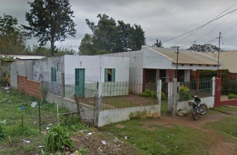 Apuñalaron a un policía en su casa