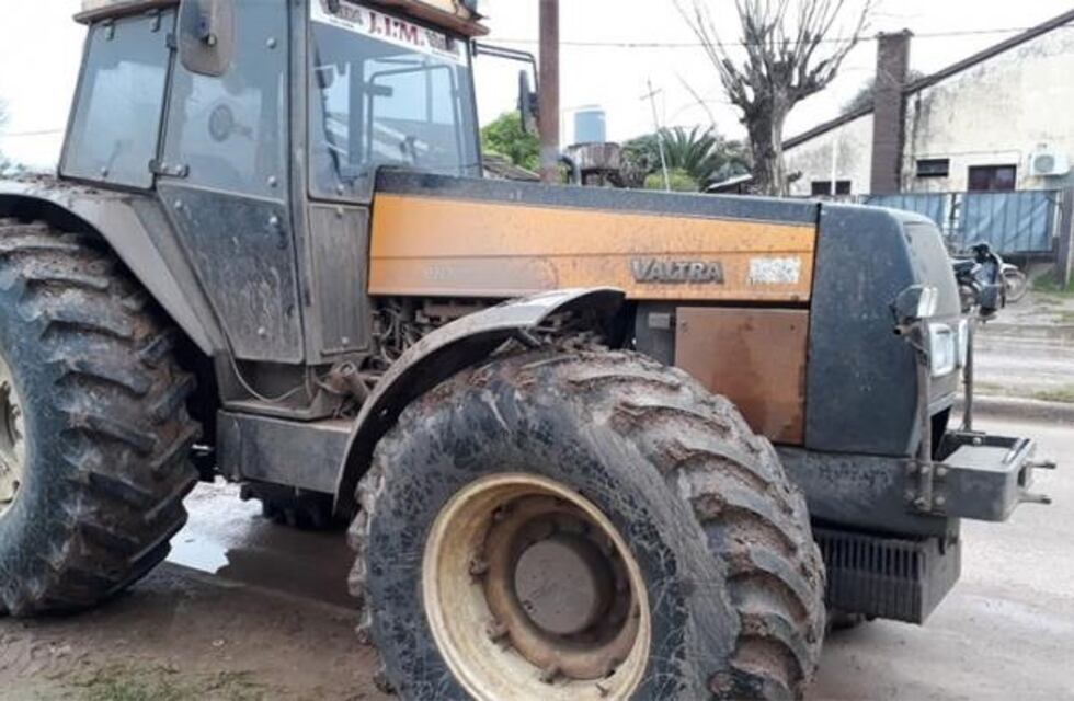 Fue a trabajar con su papá, perdió el equilibrio y lo aplastó un tractor