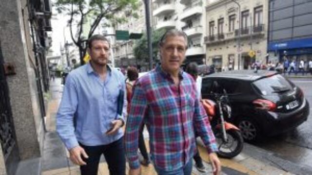 DYN26, BUENOS AIRES 03/01/17, EL TITULAR DE FUTBOLISTAS AGREMIADOS, SERGIO MARCHI, ARRIBA AL MINISTERIO DE TRABAJO.FOTO:DYN/EZEQUIEL PONTORIERO