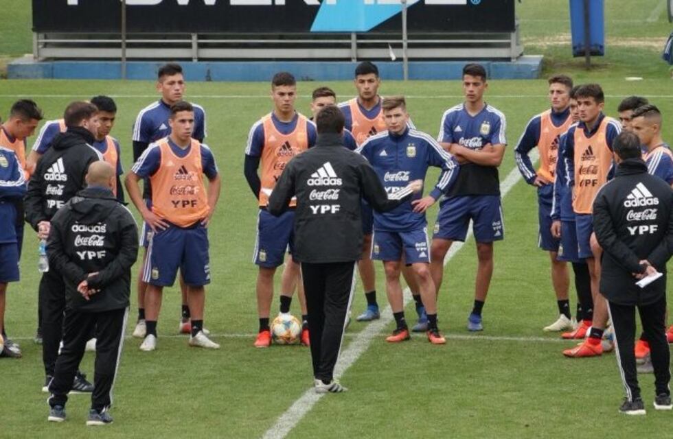 Alexander Medina, DT de Talleres: "Tenemos en cuenta a Palacios y a Ramírez"