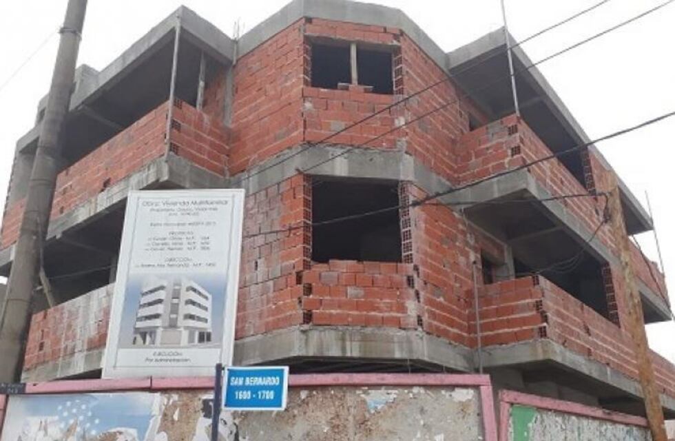 Un obrero falleció al recibir una descarga eléctrica y caer de un edificio en construcción