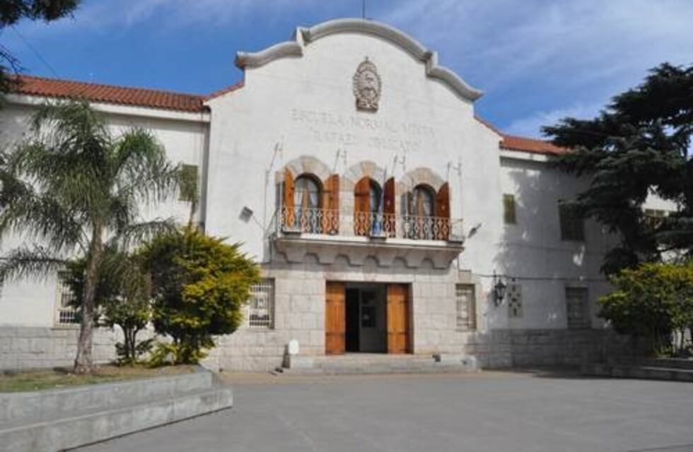 Amenaza de bomba obligó a desalojar el Normal, pero todo se trató de una broma