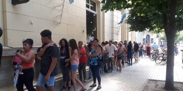 Colas en los bancos (ADN97\u002E9\u002Ecom)