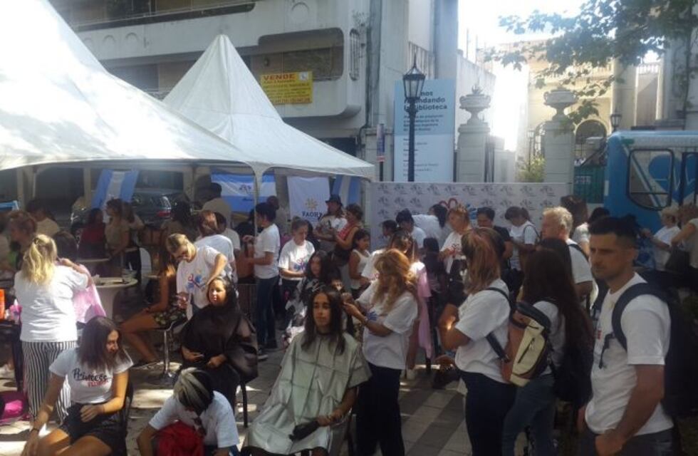 Organizaron una jornada con cortes gratuitos para donar pelo en el Día del Cáncer Infantil