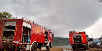 Los bomberos tuvieron que trabajar dos horas para controlar las llamas\u002E