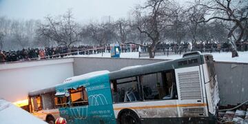 Pedestrians stand around the scene of a bus crash in Moscow, Russia, Monday, Dec\u002E 25, 2017\u002E Several people were killed and more than a dozen injured when a bus careened off a road and onto steps leading into an underground passageway, authorities said\u002E (AP Photo/Ivan Sekretarev)