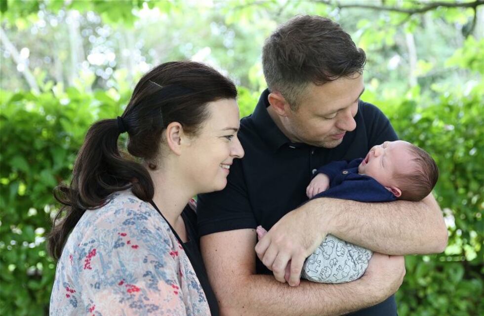 El insólito caso del bebé al que le creció un diente en una noche