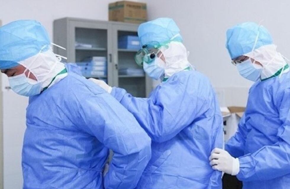 Hay 40 médicos en observación por los contagios en la Clínica Francesa