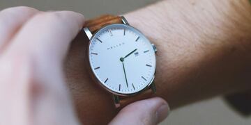 Retrasar los relojes una hora traería beneficios para la salud de la población.