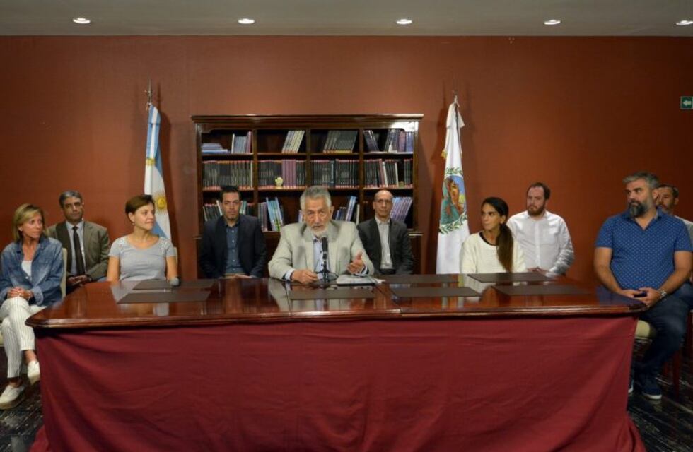Rodríguez Saá: "Quien no cumpla será detenido, procesado y recibirá una fuerte multa"